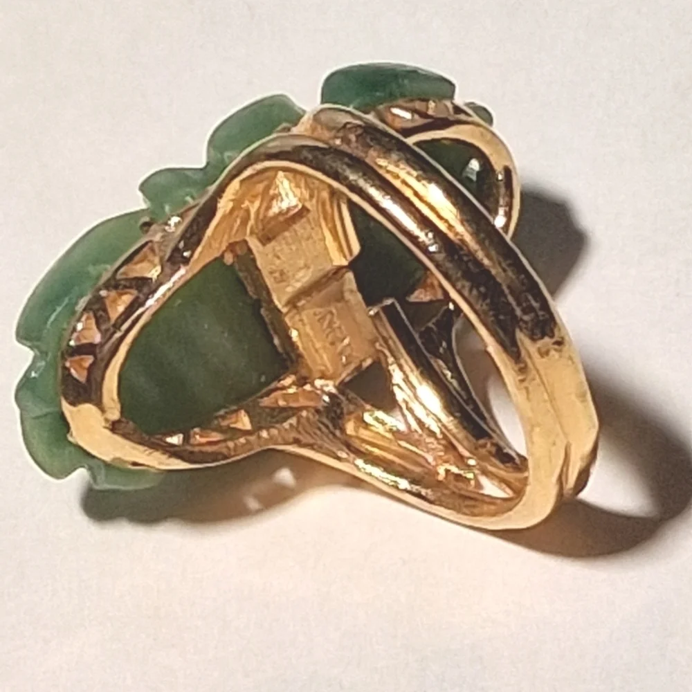 * Vintage Crown Trifari Big Green Faux Jade Flower Gold Tone Ring